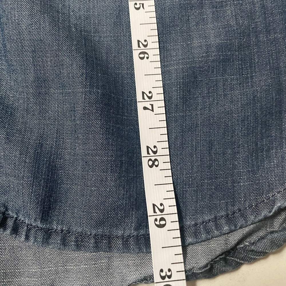 Liz Claiborne women's long-sleeve chambray button-down shirt.Size Large - Picture 10 of 11